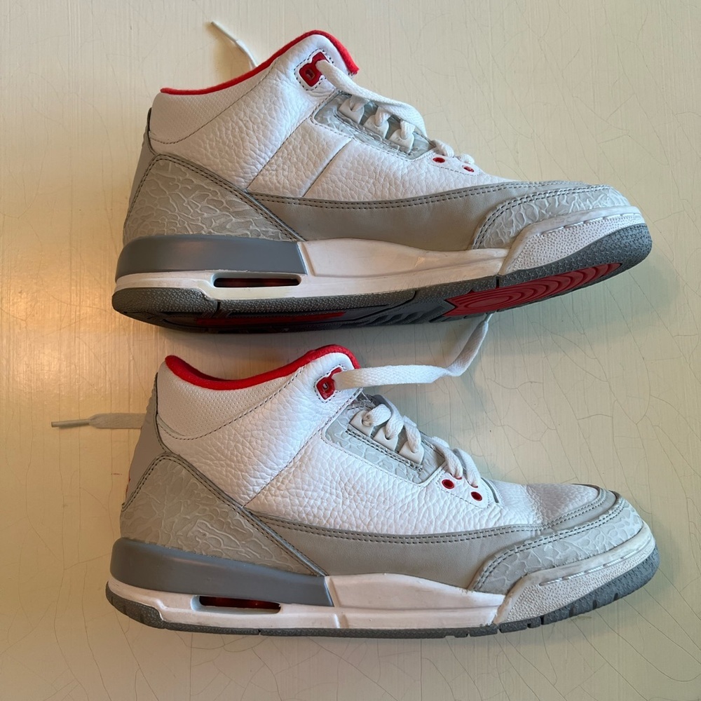 Girls AIR JORDAN 3 Retro GS 441140-101 WHITE/CRIMSON-NTRL GRY-WLF GRY Size 7Y - Picture 4 of 11